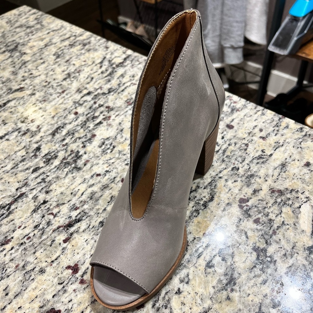 LUCKY BRAND JOAL smooth textured leather classic cut out heeled ankle booties